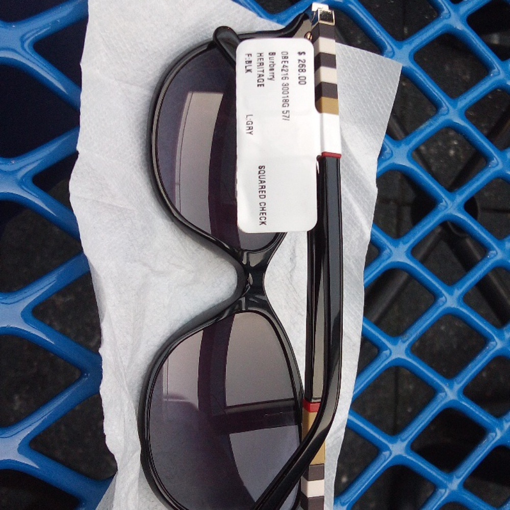 Burberry Heritage, F: black L: grey squared check - Picture 3 of 3